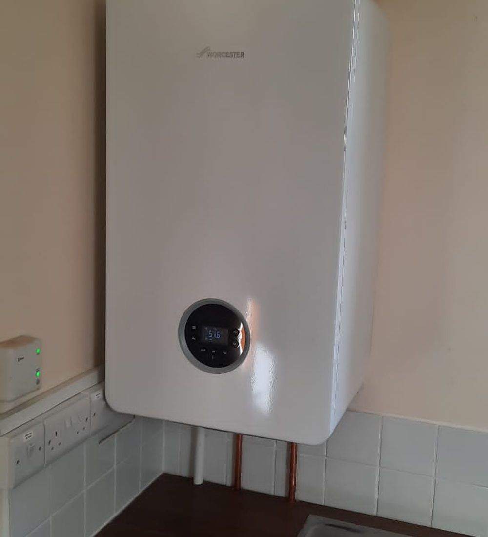 Wall-mounted boiler installation