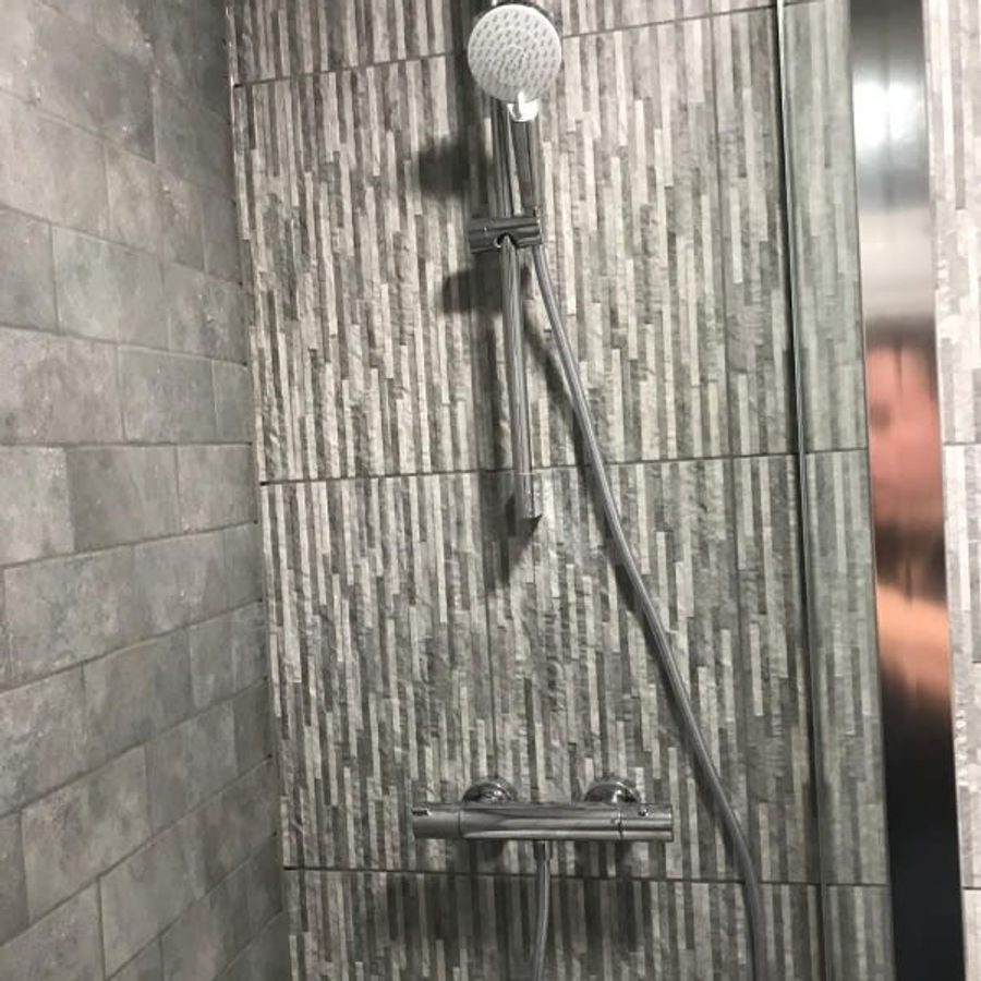 Modern shower installation